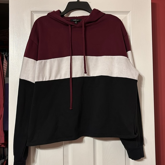 Hooded sweatshirt by ambiance - maroon, white and black color blocks size 2x - Picture 1 of 4
